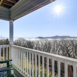 2 Mi to Beech Mtn: Fully Remodeled Condo w/ Patio!，位于榉木山的酒店