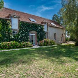 PARENTHESE 30 COUCHAGES SUR 2 GITES PISCINE 1H30 Paris CAMPAGNE CHIC，位于Conflans-sur-Loing的酒店