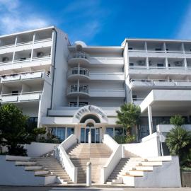 Hotel Issa，位于维斯的酒店