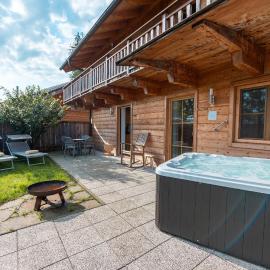 Wellness Appartement mit Whirlpool und Sauna bei Salzburg und Berchtesgaden，位于艾恩灵的酒店