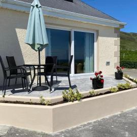 Ocean Spray Self Catering apartment，位于Kilcar的酒店