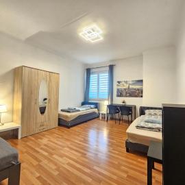 Wohnreich Ulm Zentral - Wohnung in 3OG - Zimmer in 3er WG，位于乌尔姆的酒店