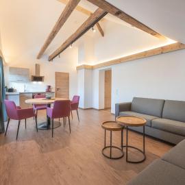 Pension BergMoment Ferienwohnungen oder Zimmer mit Frühstück，位于伦格里斯的酒店