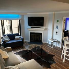 2 BR, 2 Bath Condo on the slopes with night skiing!，位于斯诺肖的酒店