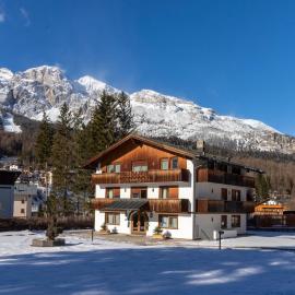 Chalet Stadio，位于科尔蒂纳丹佩佐的酒店