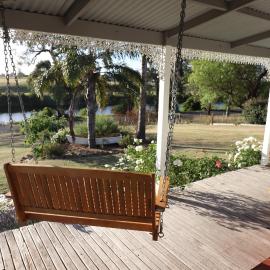 Bylands Cottage Historic Home - Tambo river views and pet friendly，位于Swan Reach的酒店