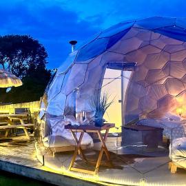 Deerstone Glamping-Ingleborough hill dome-Hot Tub，位于Earby的酒店