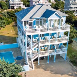 Frolic Inn OBX - Semi Soundfront Retreat, Pool, Hot Tub, Boat Ramp, Elevator, Media & Game Room，位于罗丹特的酒店