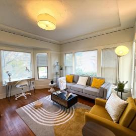 Bright, Modern & Artsy Space，位于奥克兰的酒店