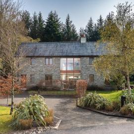 Luxury 4 bed holiday home in Sheen Falls Kenmare，位于肯梅尔的酒店