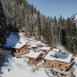 Savoya Lodges, 4 chalets privés, de 2 à 40 personnes，位于沙泰勒的酒店
