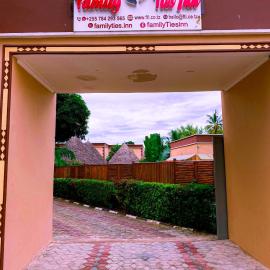 Family Ties Inn，位于巴加莫约的酒店