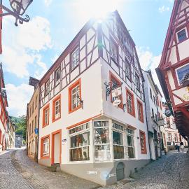 Fachwerkperle am historischen Marktplatz，位于贝尔恩卡斯特尔-库斯的酒店