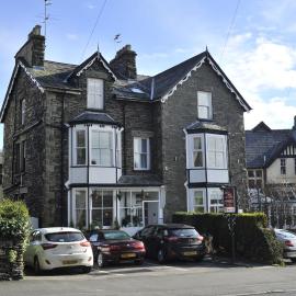 St John's Lodge Guest House incl off-site leisure club，位于温德米尔的酒店