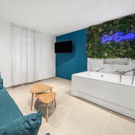 Suite Erastis Avec Spa Privé，位于埃皮纳勒的酒店