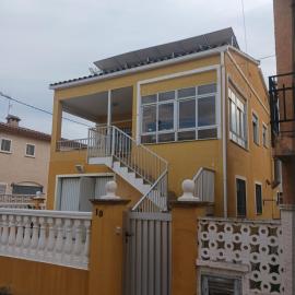Casa a 200 metros de la playa 10 PAX，位于阿尔马索拉的酒店
