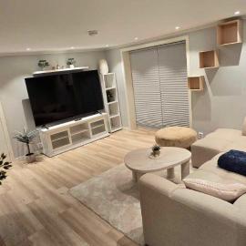 City Serenity Suite，位于哈尔斯塔的酒店