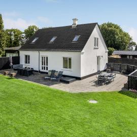 Four-Bedroom Holiday Home In Borkop，位于宝可波的酒店