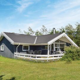 Three-Bedroom Holiday Home In Humble