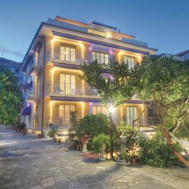 Hotel Villa Delibera，位于瓦拉泽的酒店