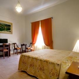 Hotel Il Cavallo，位于巴贝里诺·迪·穆杰罗的酒店