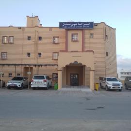 Hotel Ain Safnan Room&Flats فندق عين صفنان غرف&شقق，位于Sanāw的酒店
