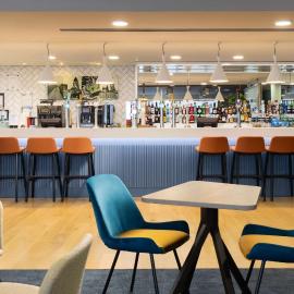 Hampton by Hilton London Gatwick Airport，位于霍利的酒店