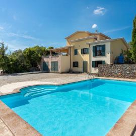 Stunning Home In Bosa，位于博萨的酒店