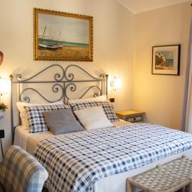Boutique Hotel Fox's Inn,位于新吉蒂诺瓦达恩的酒店