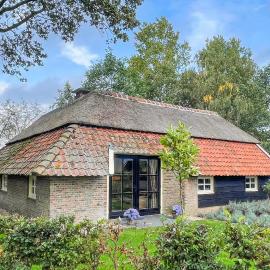 Gorgeous Home In Hellendoorn With Sauna，位于海伦多伦的酒店