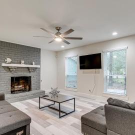 3 Mi to The Woodlands: Warm & Welcoming Home!，位于斯普林的酒店