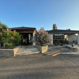 Logis Hotel La Bergerie Hôtel 3 étoiles Restaurant savoureux,位于圣皮尔拉菲的酒店