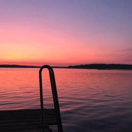 Solbackens guesthouse with sauna by the lake，位于Hammarö的酒店