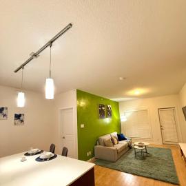 2bedroom luxury Condo，位于埃德蒙顿的酒店