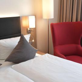 Best Western Queens Hotel Pforzheim-Niefern，位于普福尔茨海姆的酒店