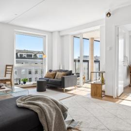 Seaside Promenade Strolls from a 2BR Downtown Home