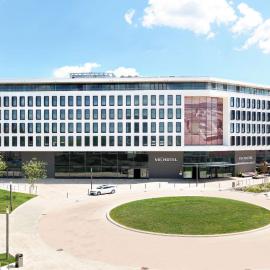 V8 HOTEL Motorworld Region Stuttgart，位于伯布林根的酒店