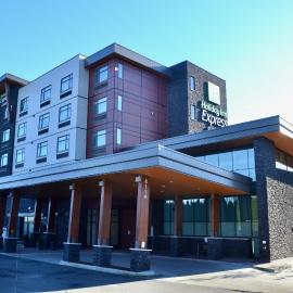 Holiday Inn Express & Suites - Chilliwack East an IHG Hotel，位于奇利瓦克的酒店