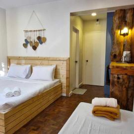 JCGA's Rustic Chic Cabins-Near Botanical Garden and SM Baguio，位于碧瑶的酒店