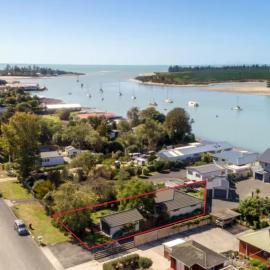 Doonside Private Cottage at Grossi Point Reserve
