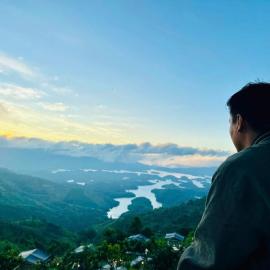 Homestay A Súy -View Hồ Tà Đùng，位于Gia Nghĩa的酒店