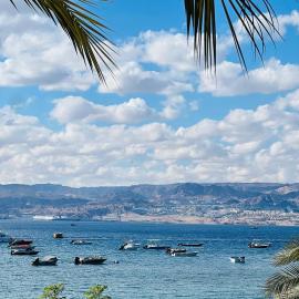 Al-Amer Aqaba Beach Hostel，位于亚喀巴的酒店