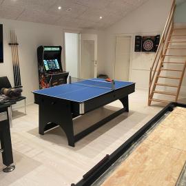Pool activity house for 14 people