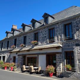 Hôtel Restaurant du Plomb du Cantal，位于米拉的酒店