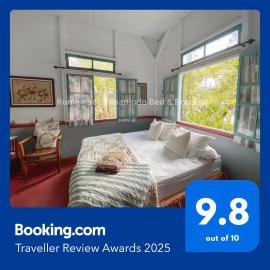 Ruma Kaca Simanindo Bed&Breakfast，位于Panjaitan的酒店