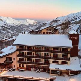 Alpeen Hotel，位于里蒙纽耶的酒店
