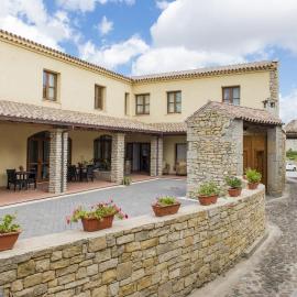 Albergo Diffuso Il Mandorlo,位于Baressa的酒店