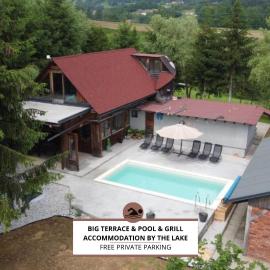 Lake House with a View，位于Šmartno v Rožni Dolini的酒店