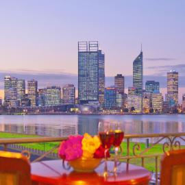 The Peninsula Riverside Serviced Apartments，位于珀斯的酒店