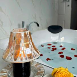 La casa di Raysa con idromassaggio vicino al Duomo，位于米兰的酒店
